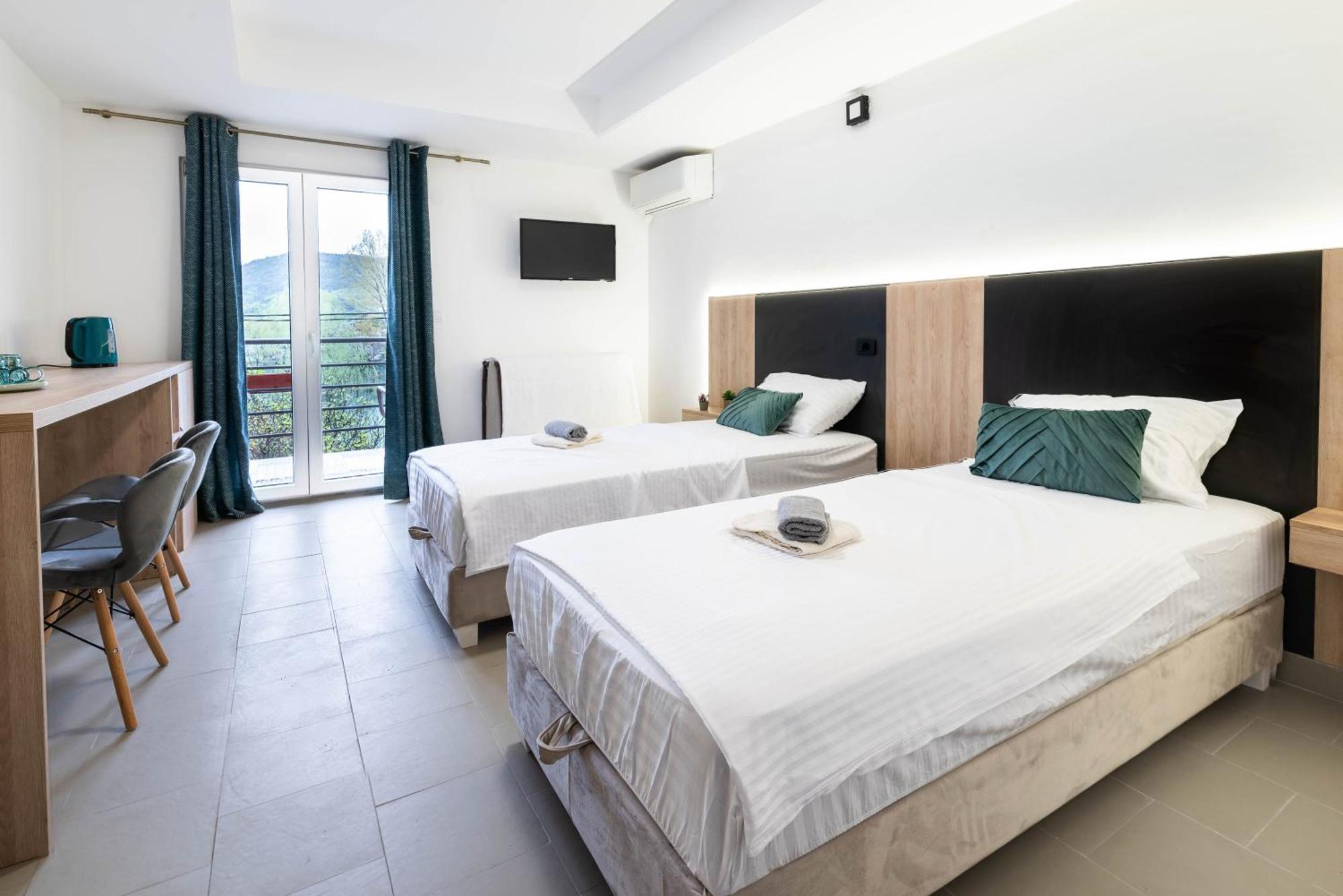 Studio Apartment Cudo Nevidjeno Karuc Luaran gambar