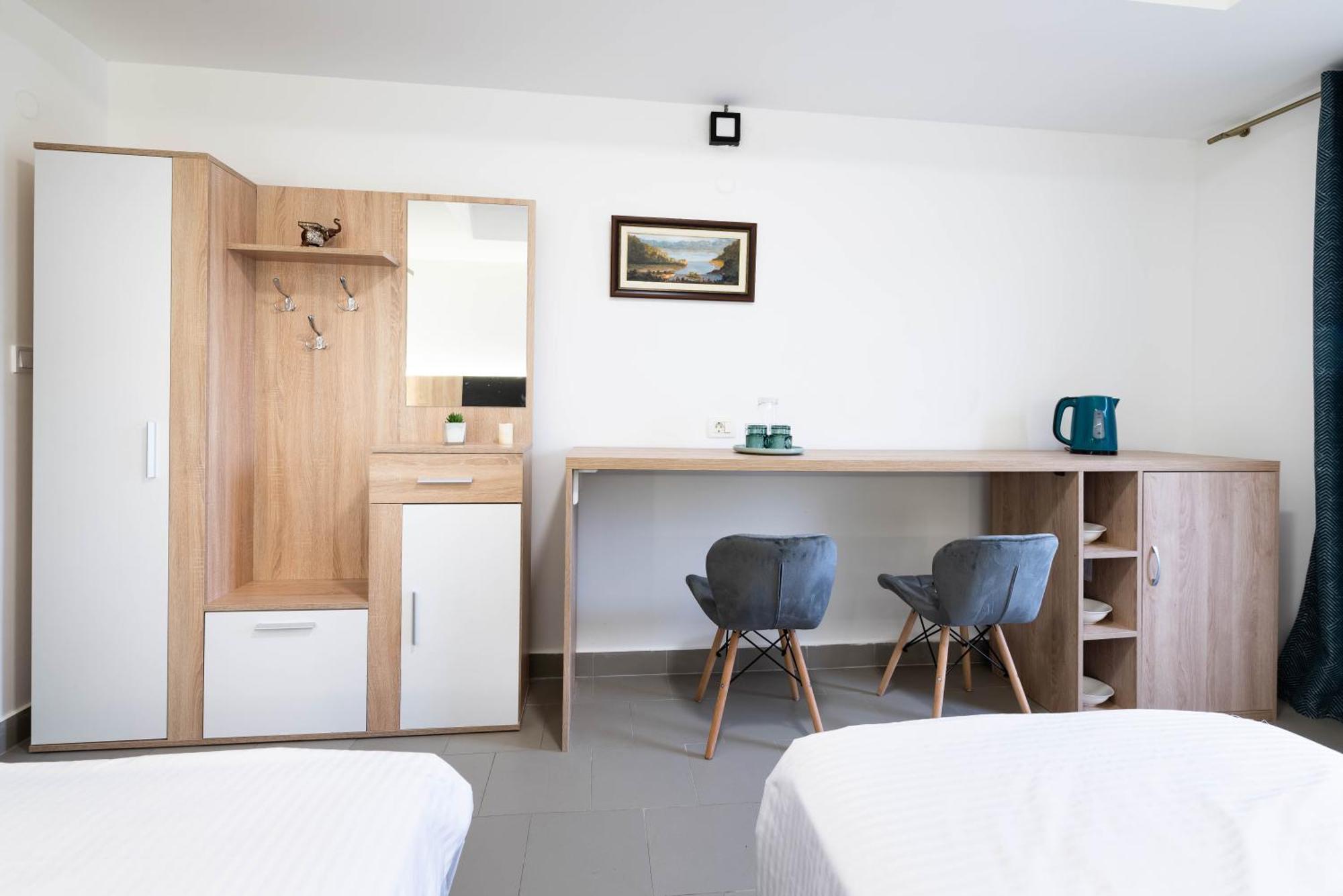 Studio Apartment Cudo Nevidjeno Karuc Luaran gambar