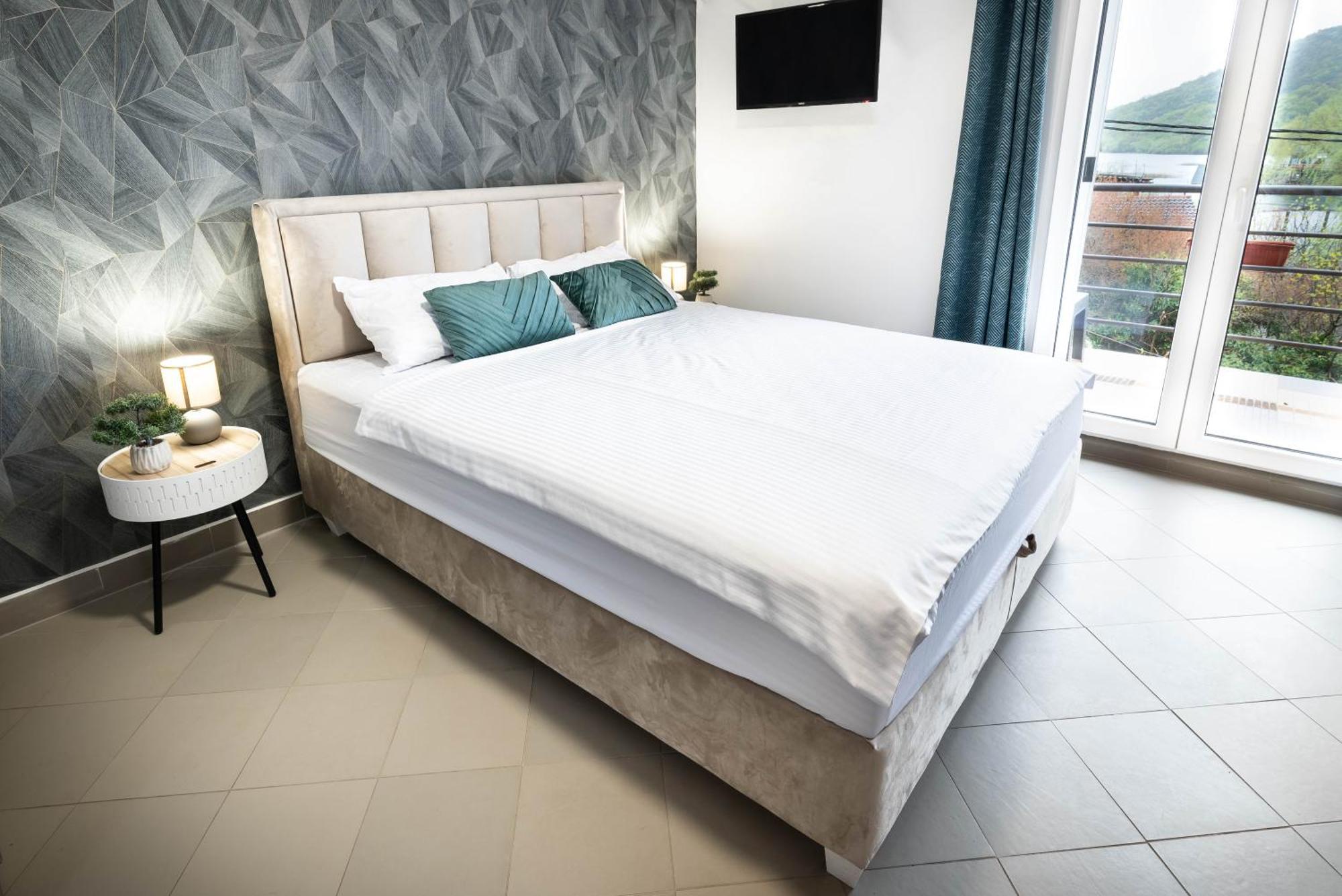 Studio Apartment Cudo Nevidjeno Karuc Luaran gambar