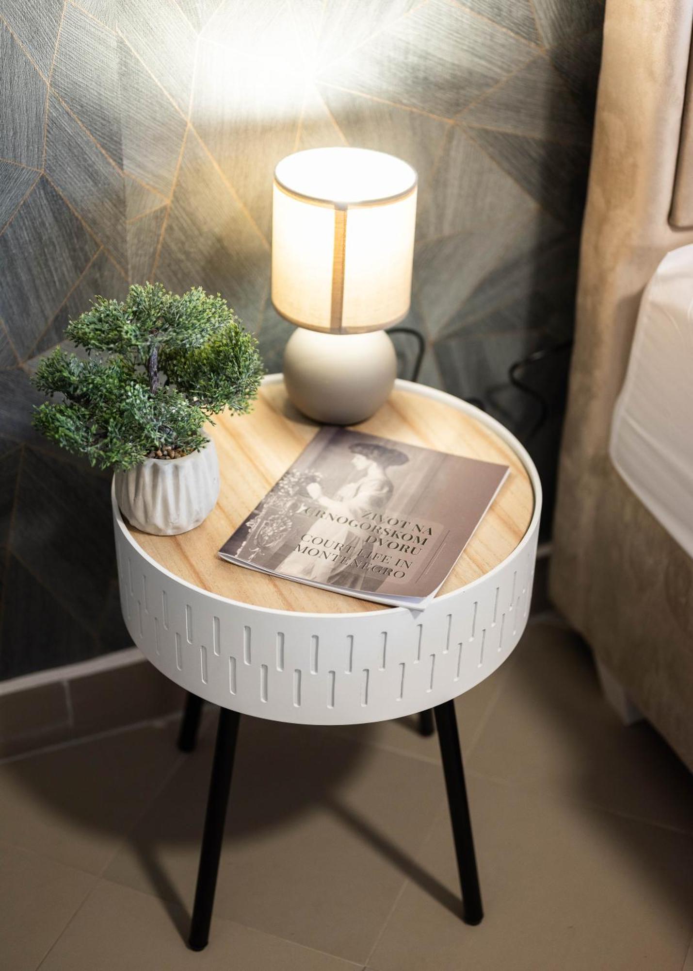 Studio Apartment Cudo Nevidjeno Karuc Luaran gambar