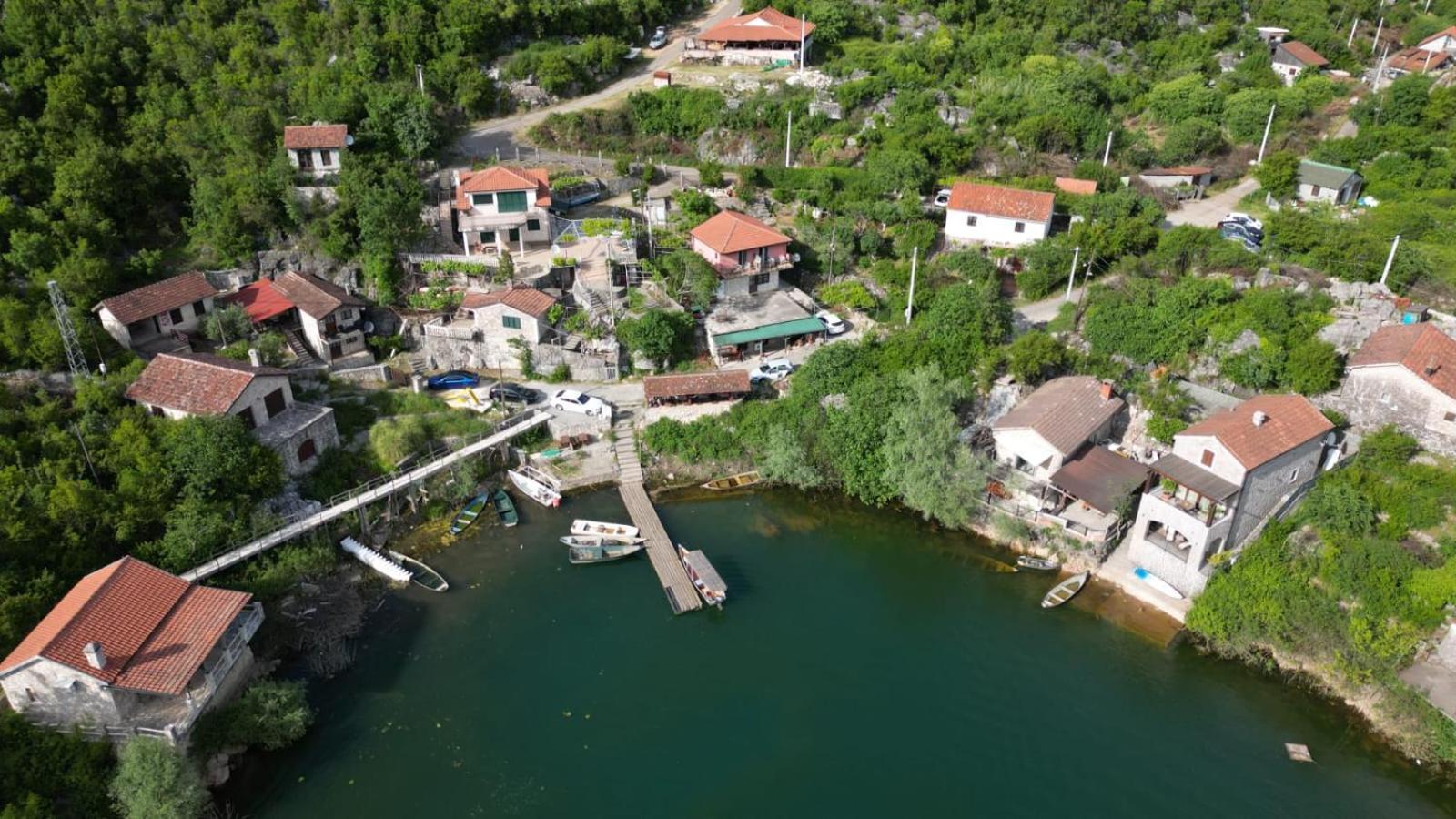 Studio Apartment Cudo Nevidjeno Karuc Luaran gambar