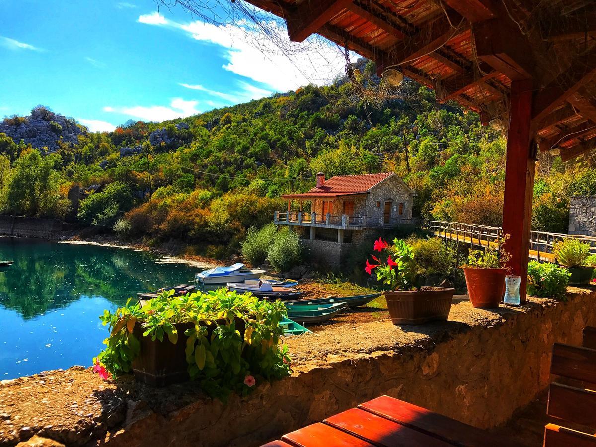 Studio Apartment Cudo Nevidjeno Karuc Luaran gambar